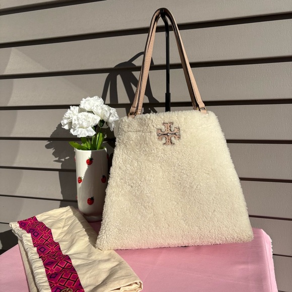 Tory Burch McGraw Shearling Carryall Shoulder Bag with Dust Bag - Picture 3 of 16